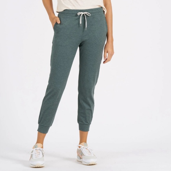 Vuori Pants - Vuori DreamKnit™ Performance Jogger in Heather Kelp Size Medium **Rare Color**